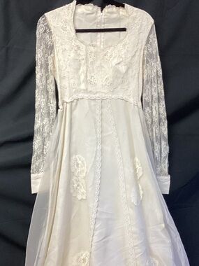 Vintage Ivory Lace Wedding Dress